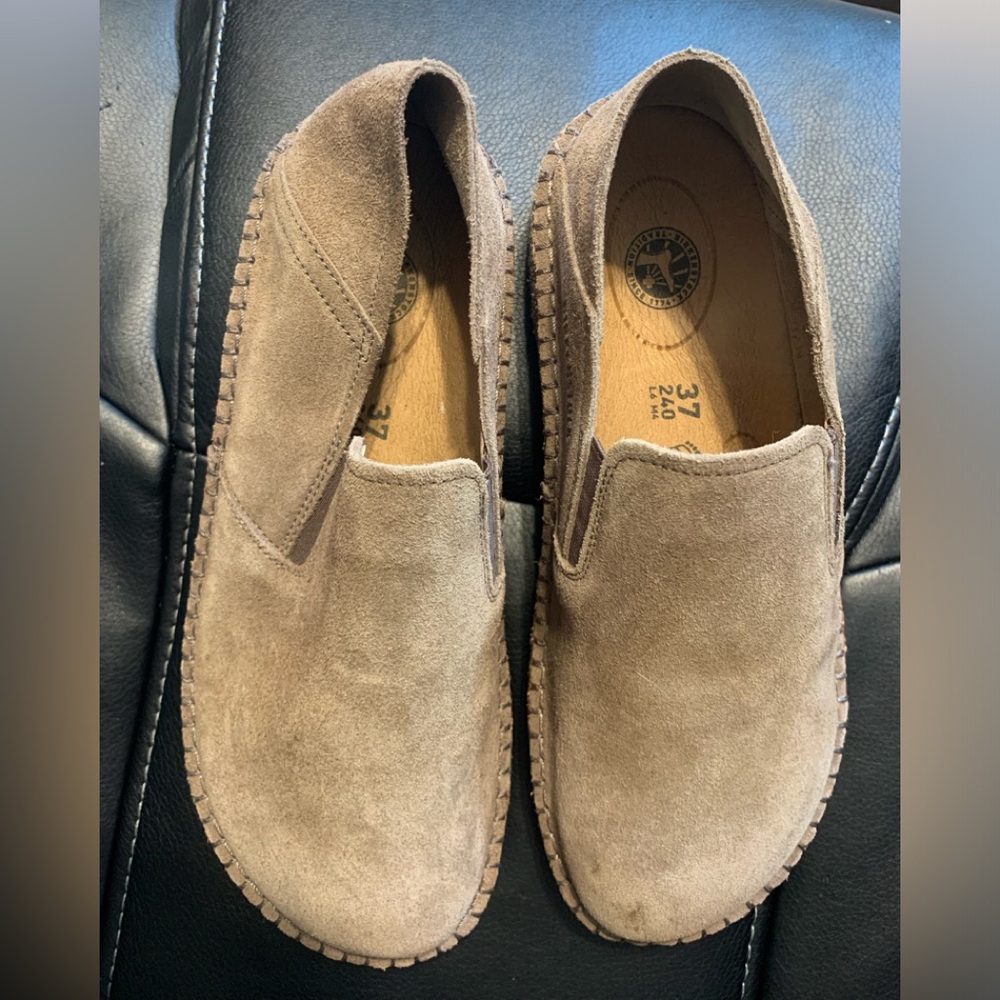 Birkenstock Callan gray taupe suede unisex slip ons Sz 37 L6 M4